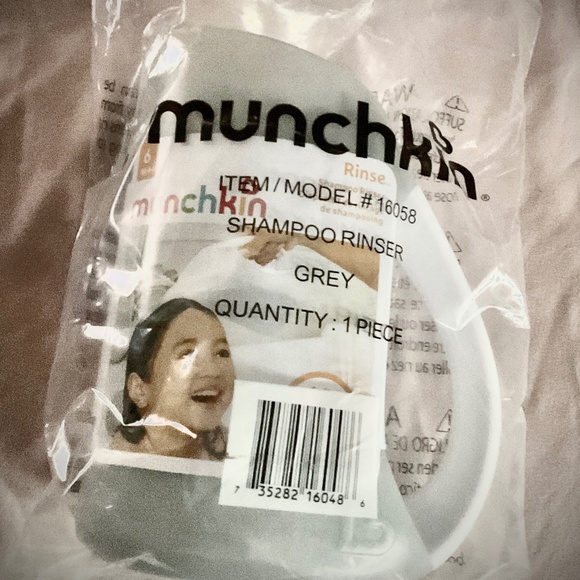 New Munchkins Rinse Shampoo Bath Rinser Cup Ultra Soft Flex Rim Kids Pets Elders - Picture 6 of 6